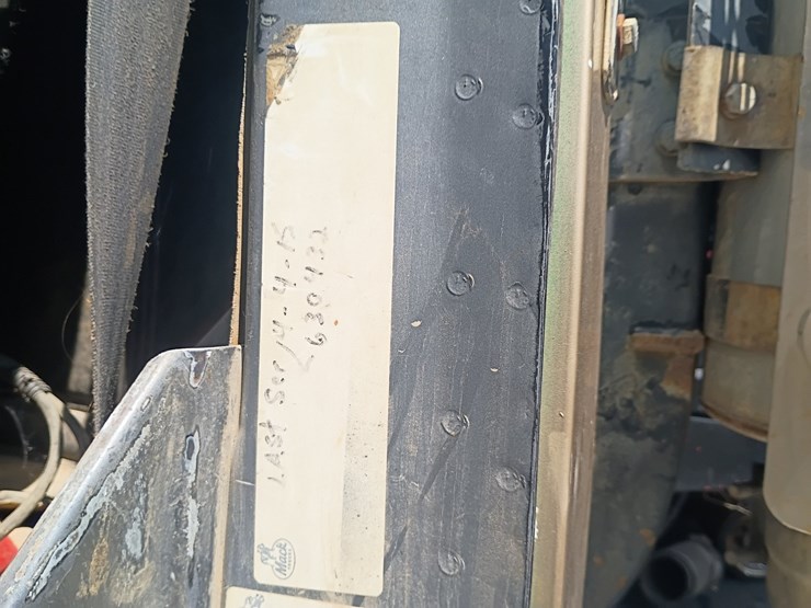 1997-mack-rd688s-image-34