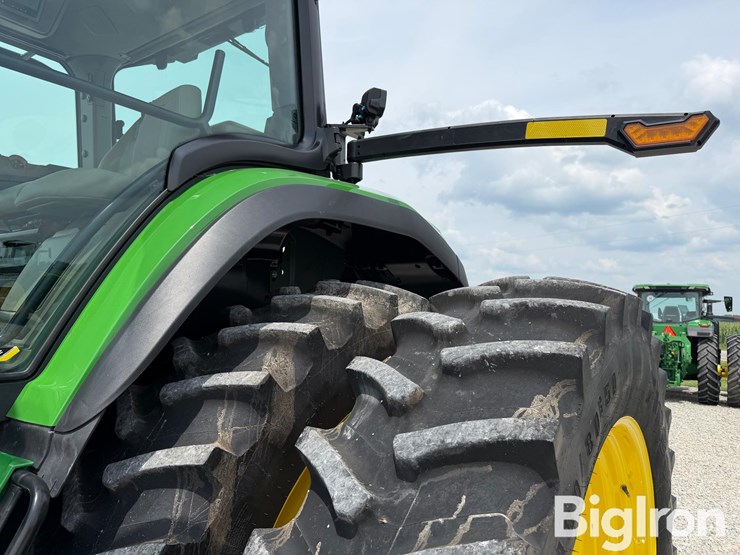 2025-john-deere-8r-370-image-14