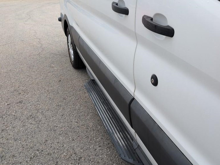 2016-ford-transit-image-26