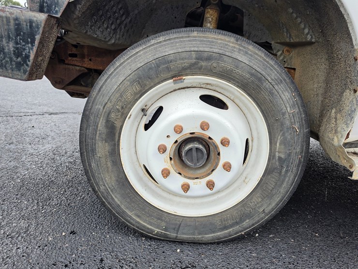 2000-ford-f550-image-26