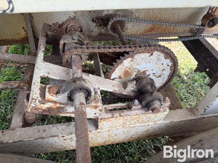 jt-pull-type-dry-fertilizer-spreader-image-14