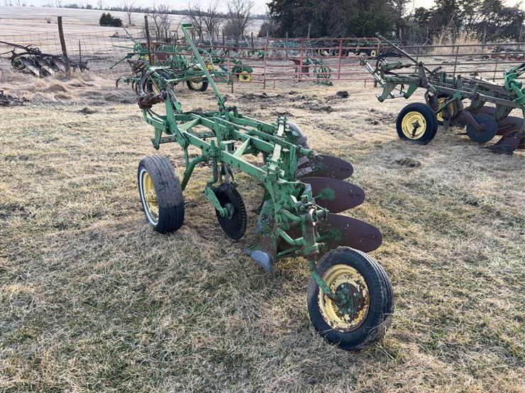 john-deere-pull-type-three-bottom-plow-image-5