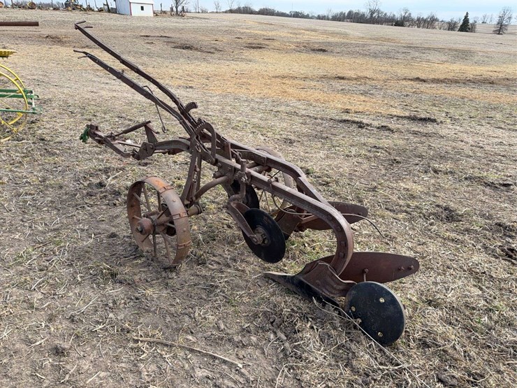 john-deere-pull-type-two-bottom-plow-image-3