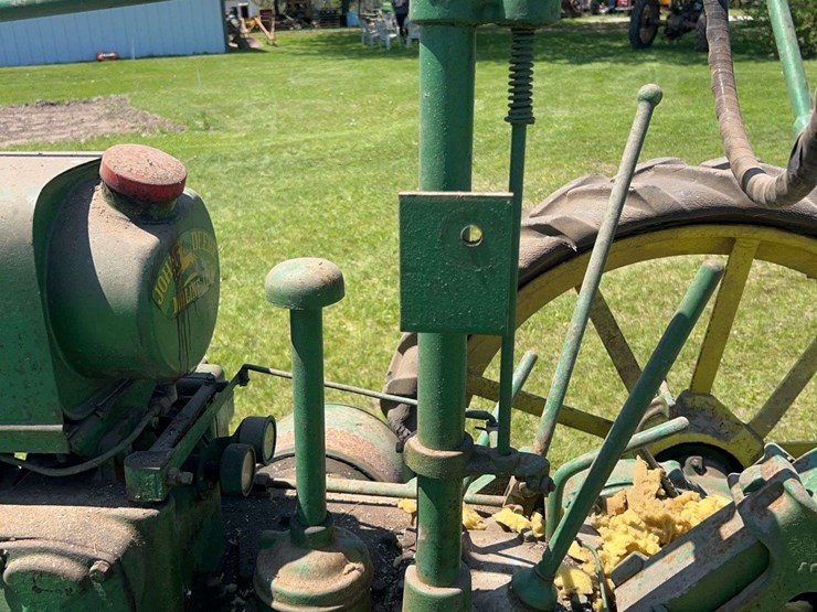 john-deere-b-image-38