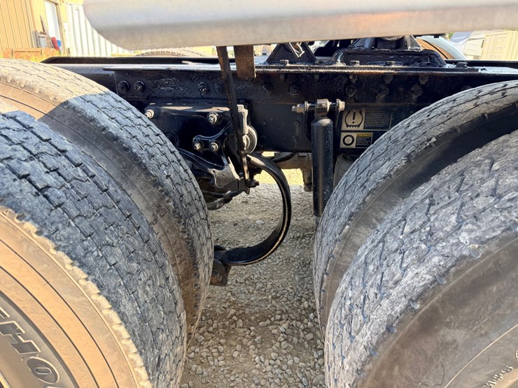 2021-peterbilt-579-image-66