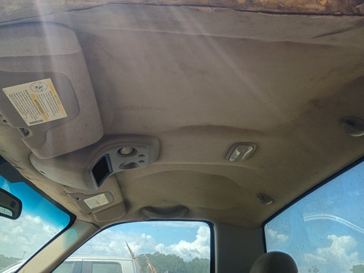2001-chevrolet-silverado-3500-image-23