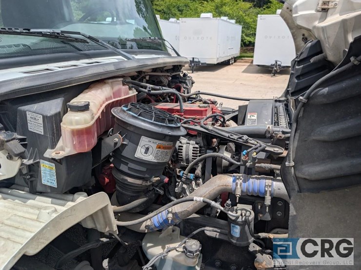 2011-freightliner-m2-stakebed-truck-image-7