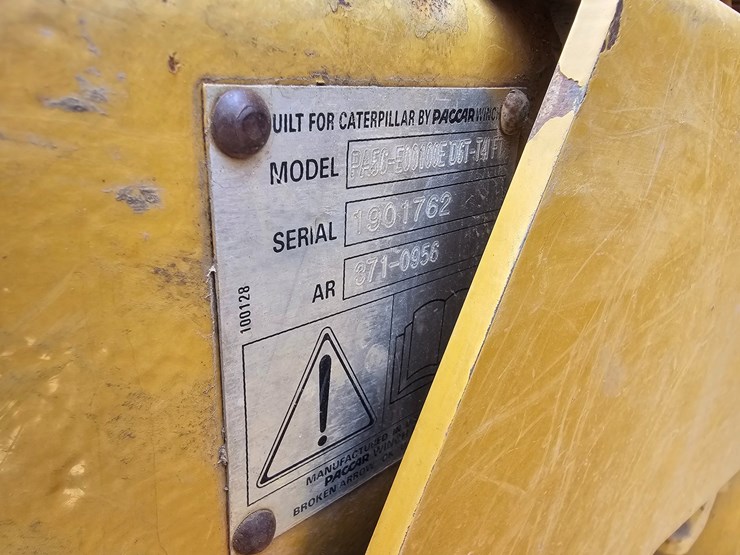 2019-caterpillar-d6-image-114
