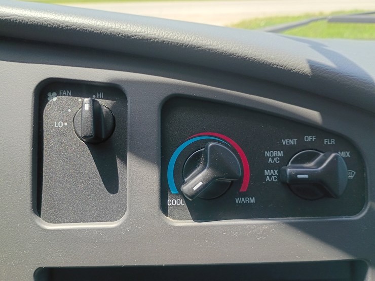 2005-ford-e450-image-41