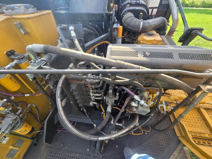 2015-caterpillar-521b-image-28
