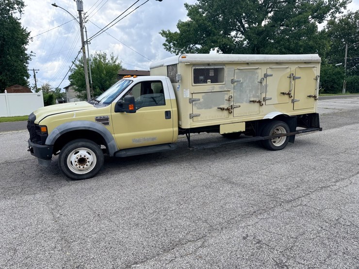 2010-ford-f550-image-4