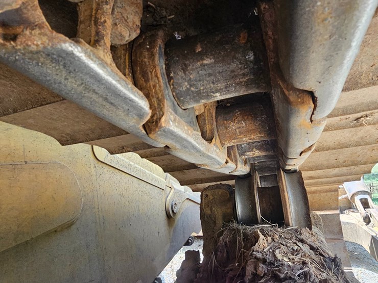 2019-caterpillar-d6-image-80