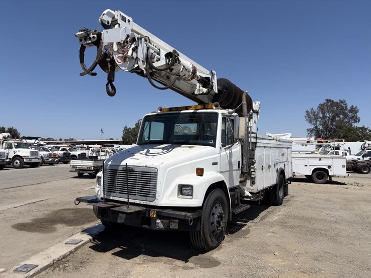 2000-freightliner-fl80-image-1