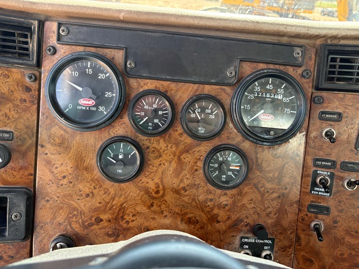 2004-peterbilt-330-image-11