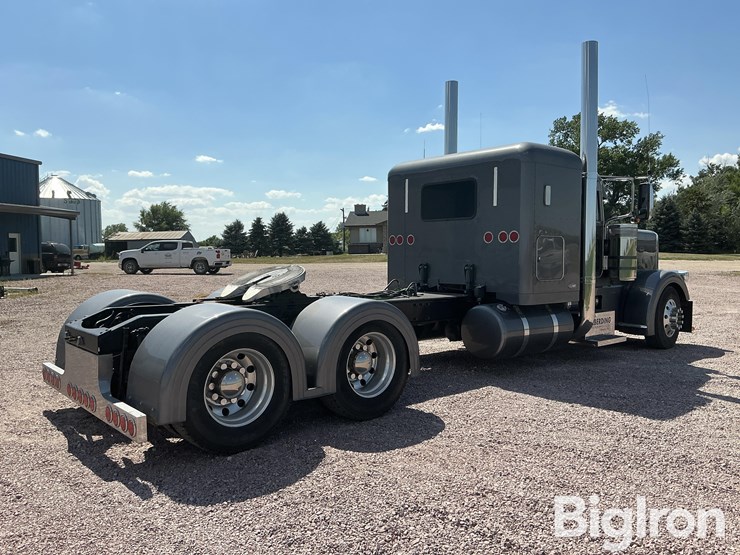 2012-peterbilt-389-image-5