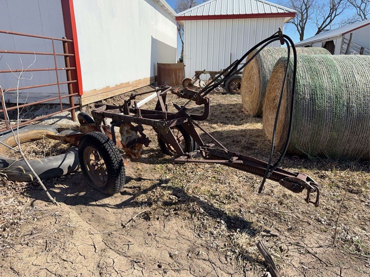 john-deere-pull-type-no.-44-two-bottom-plow-image-1