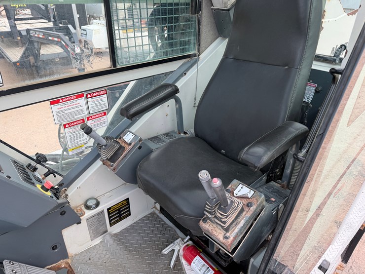 2019-peterbilt-567-image-11