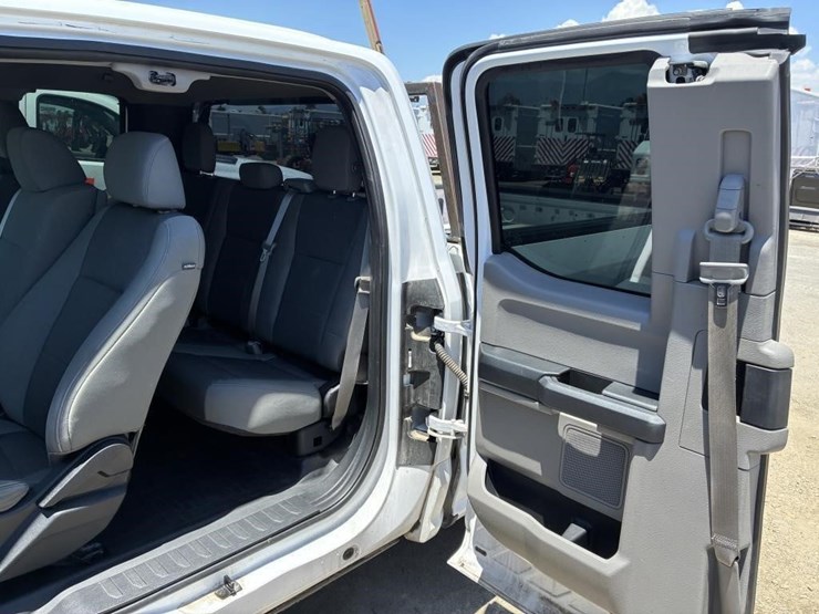2017-ford-f150-image-16