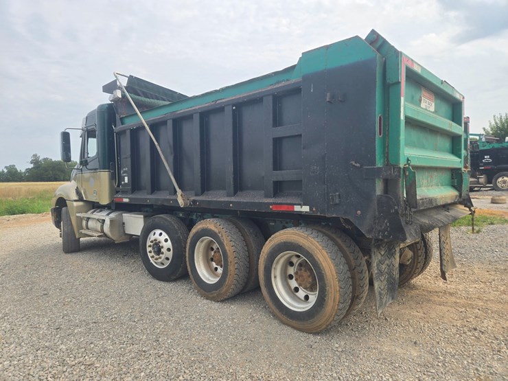 2009-freightliner-columbia-120-image-7