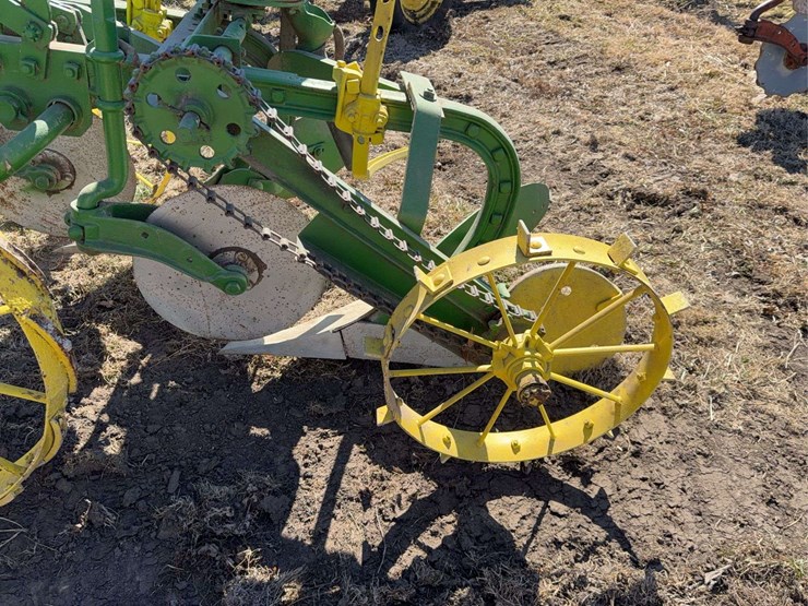 john-deere-pull-type-two-bottom-plow-image-14