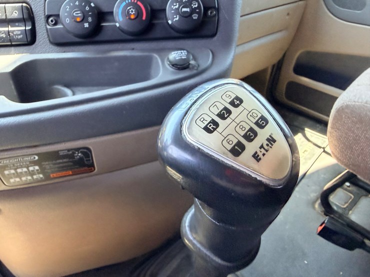 2016-freightliner-cascadia-125-image-118