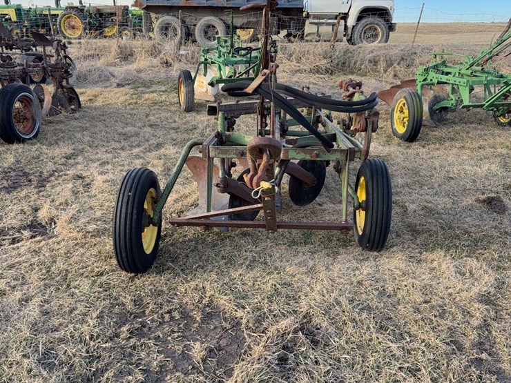 john-deere-pull-type-three-bottom-plow-image-8