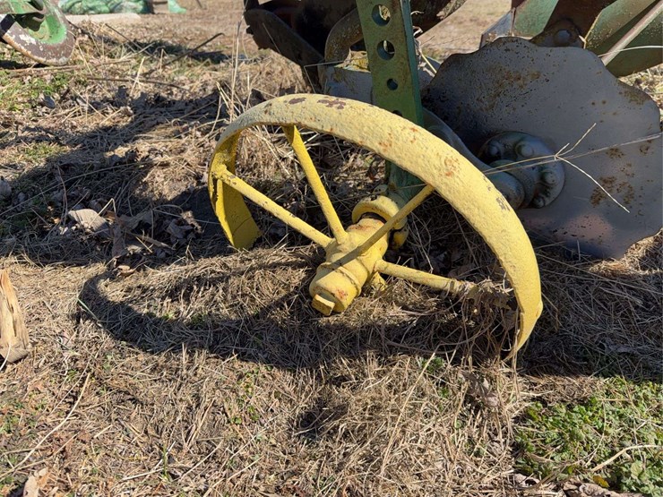 john-deere-three-point-two-bottom-plow-image-23