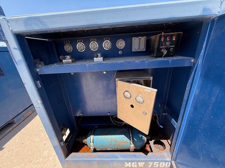 self-contained-20k-wp-grease-injection-unit-combo-p/b-8.4-kw-isuzu-diesel-generator-image-6