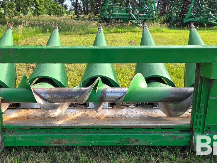2010-john-deere-608c-image-13