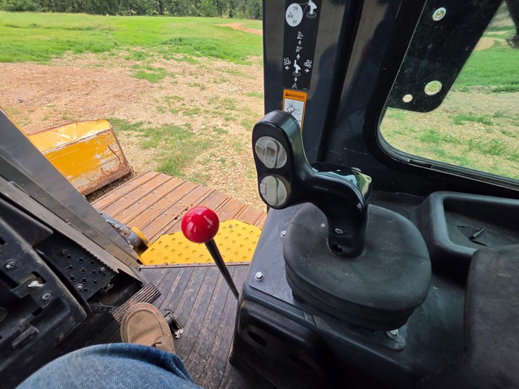 2015-deere-700k-image-39