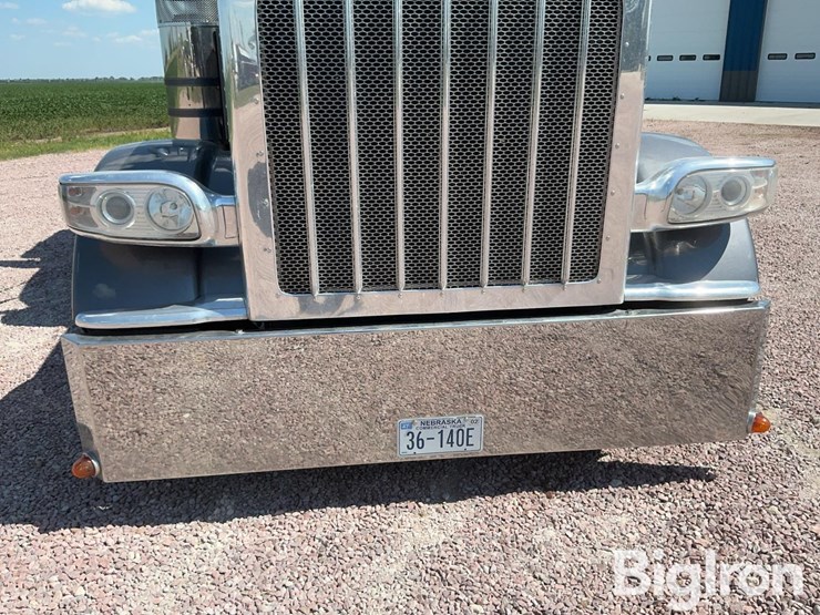 2012-peterbilt-389-image-13