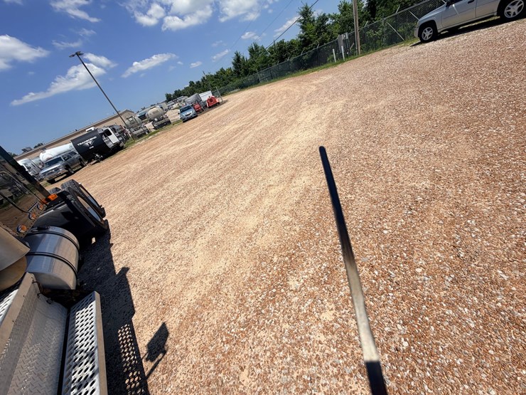 2010-kenworth-t800-image-43