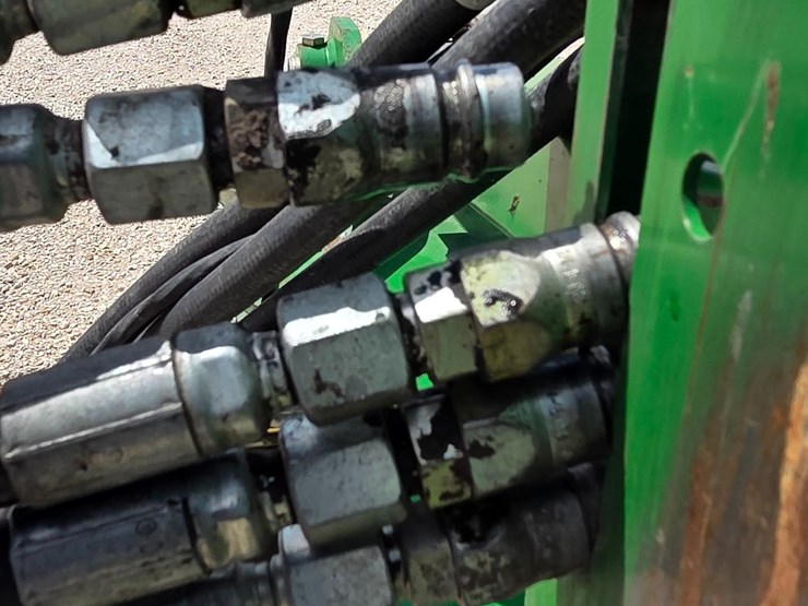 2010-john-deere-2700-image-13