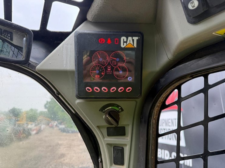 2015-caterpillar-279d-image-21