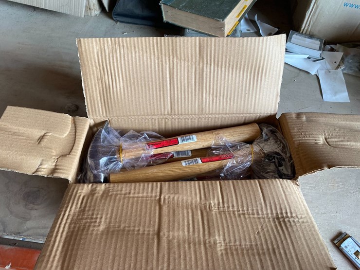 #39188-•-(2)-boxes-of-claw-hammers-image-1