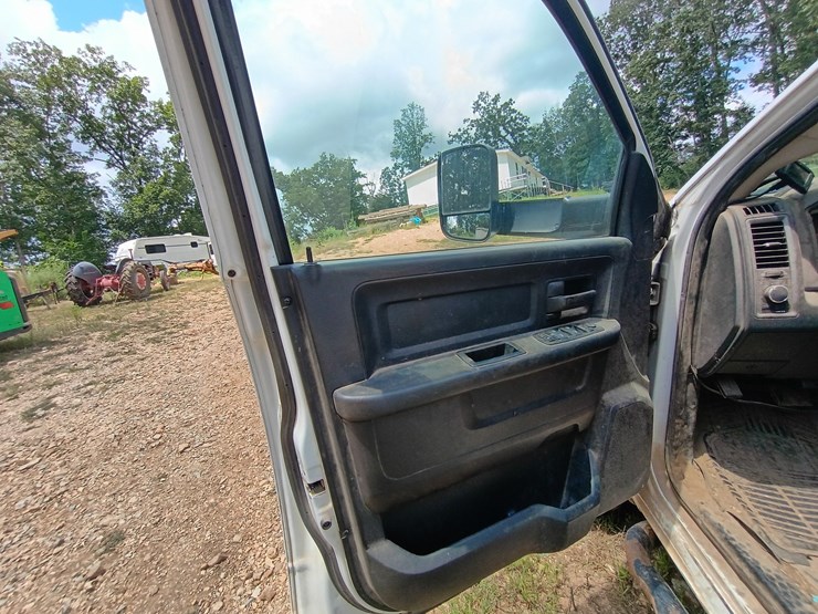 2014-dodge-3500-image-21