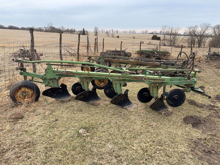 john-deere-pull-type-four-bottom-plow-image-6