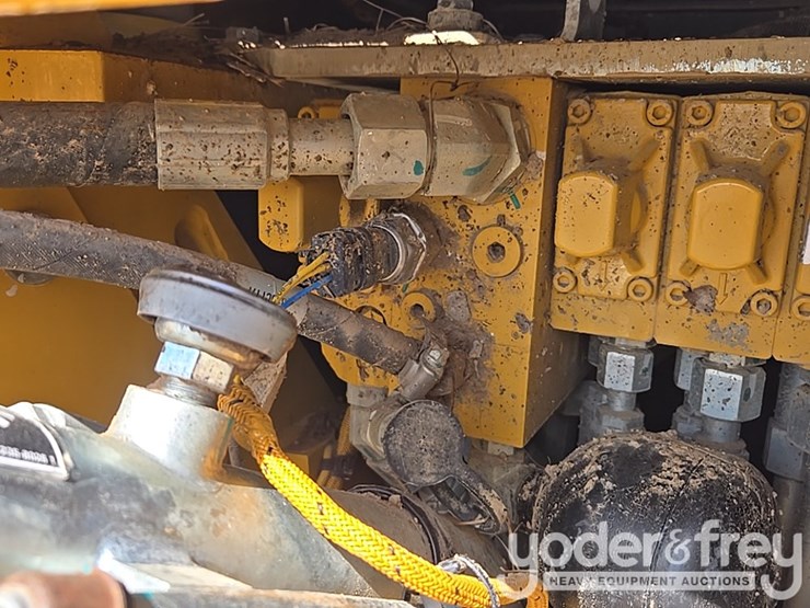 2018-caterpillar-d6n-lgp-image-41