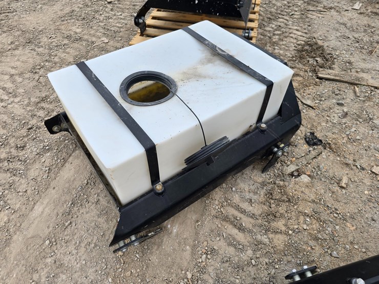 #23963-•-sprayer-tank-skid-steer-roof-mount-image-4