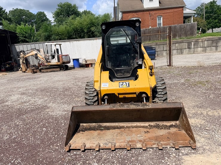 2014-caterpillar-272d-image-25