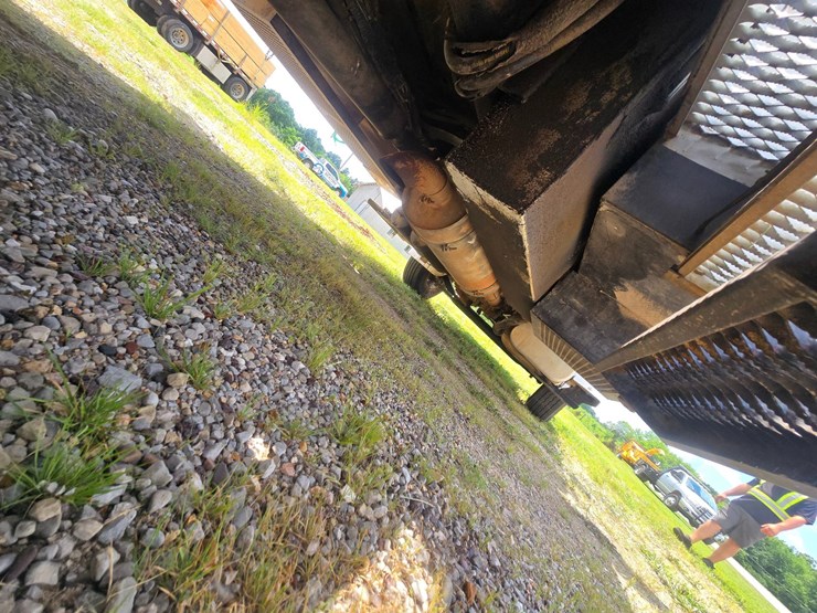 2007-freightliner-m2-106-image-69