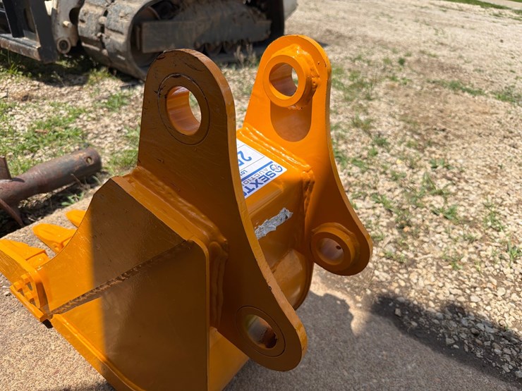 #25034-•-cat305-12"-bucket-excavator-attachment-image-10