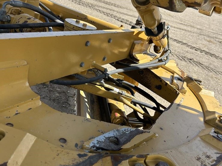 2011-caterpillar-140m2-awd-image-10