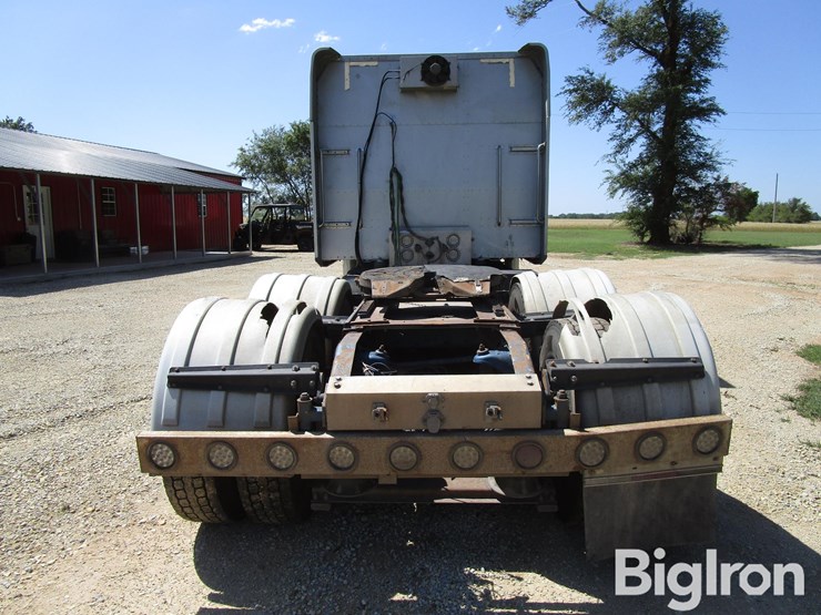 2001-peterbilt-379-image-6