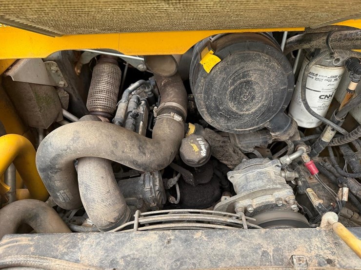 2019-new-holland-c232-image-15