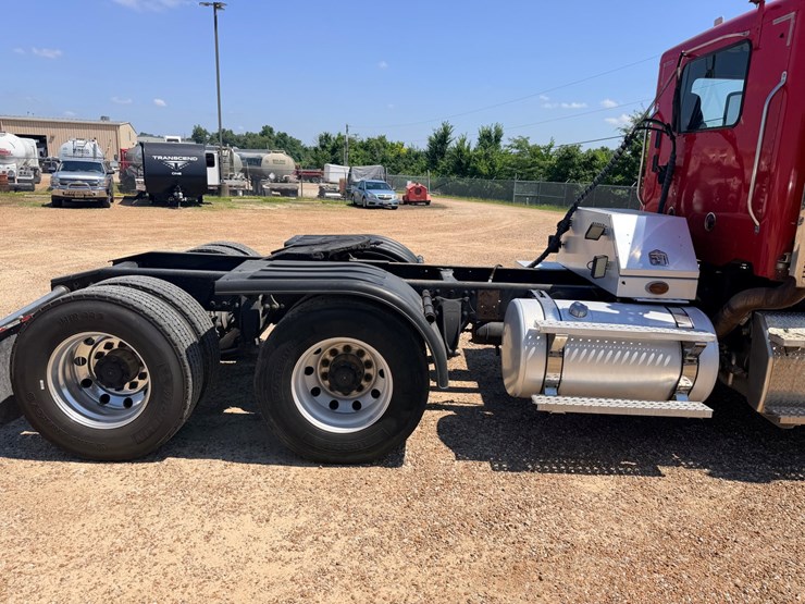 2016-freightliner-122sd-image-50