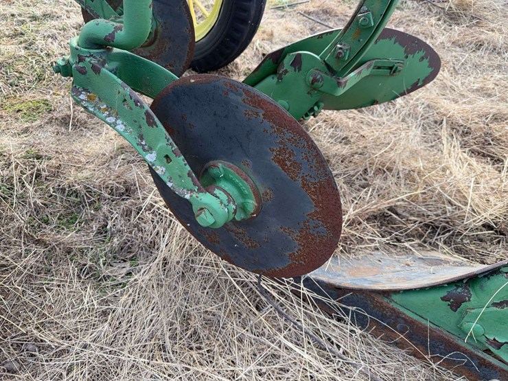 john-deere-pull-type-two-bottom-plow-image-21