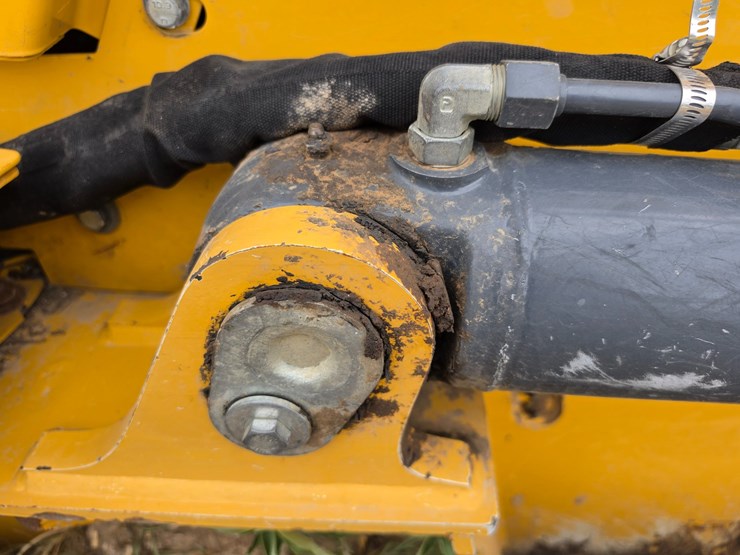 2015-deere-700k-image-85