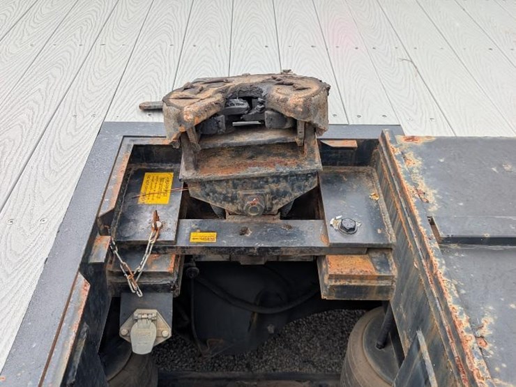 2012-freightliner-m2-stakebed-truck-image-18