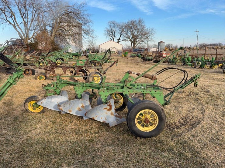 john-deere-pull-type-three-bottom-plow-image-2